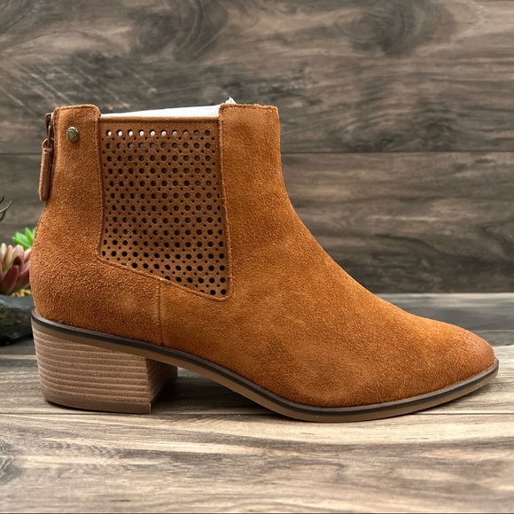 NIB Cole Haan Val Bootie Pointed Toe Ankle Boots British Tan Suede 8B 38.5 - Picture 5 of 12